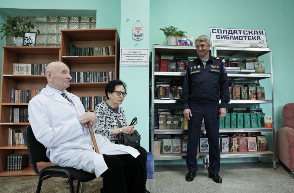 Дмитрий Огилец: При поддержке Главы Донецкой Народной Республики и по поручению Председателя Народного Совета принял участие в открытии "Солдатской библиотеки" в славном городе Екатеринбурге Дмитрий Огилец: При поддержке Главы Донецкой Народной Республики и по поручению Председателя Народного Совета принял участие в открытии "Солдатской библиотеки" в славном городе Екатеринбурге
