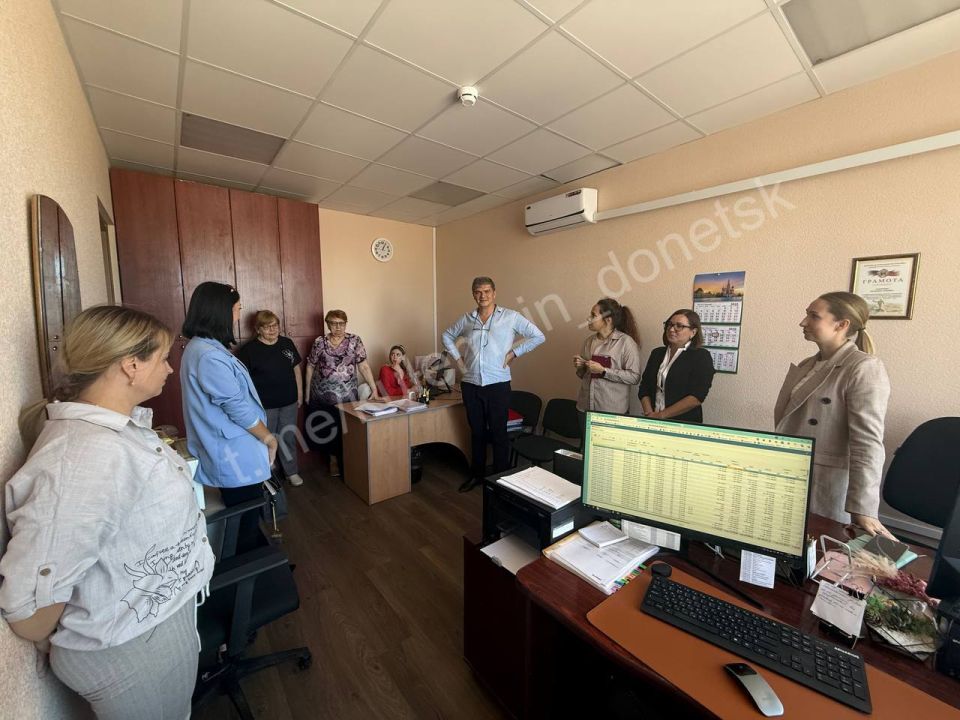 В рамках поставленной Главой Республики Денисом Пушилиным задачи, заместителем главы администрации – директором Департамента финансов администрации г.о. Донецк проведена встреча с трудовым коллективом Централизованной... В рамках поставленной Главой Республики Денисом Пушилиным задачи, заместителем главы администрации – директором Департамента финансов администрации г.о. Донецк проведена встреча с трудовым коллективом Централизованной...