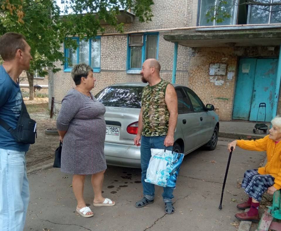 Вчера начальник Зугрэсского территориального отдела Наталья Марушка провела сход граждан в городе Зугрэс по улице ул. Корниенко, д. 5 Вчера начальник Зугрэсского территориального отдела Наталья Марушка провела сход граждан в городе Зугрэс по улице ул. Корниенко, д. 5