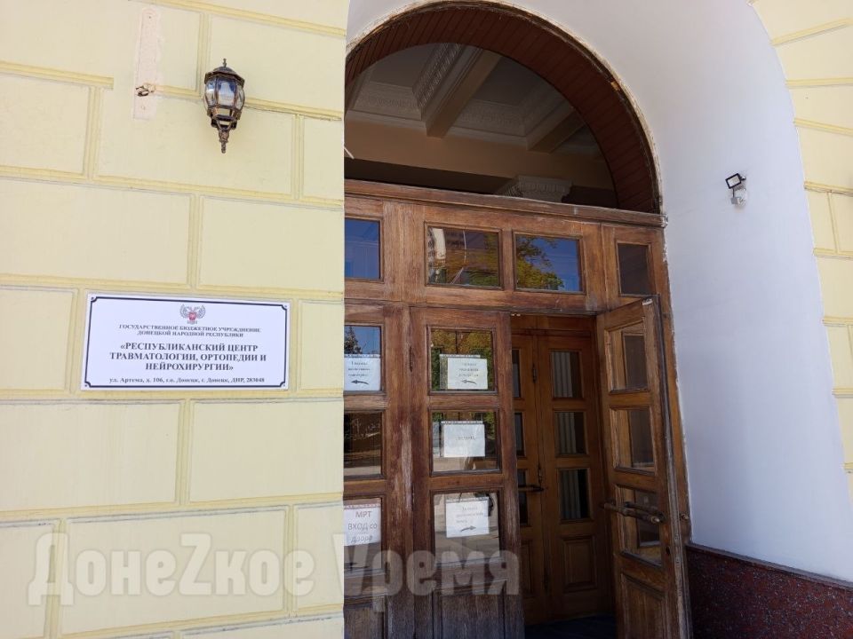 Повреждения небольшие: так Республиканский центр травматологии выглядит после обстрела Повреждения небольшие: так Республиканский центр травматологии выглядит после обстрела