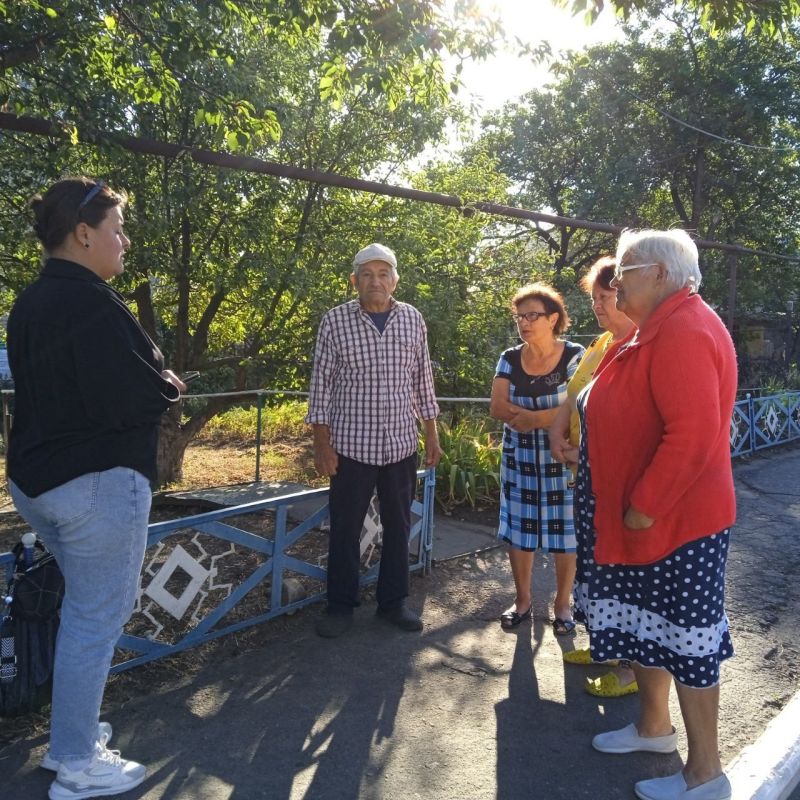 По поручению главы Донецкой Народной Республики Дениса Владимировича Пушилина,о постоянном диалоге с населением,заведующий Новолуганского территориального сектора Анна Коваленко провела встречу с жителями по адресу: улица... По поручению главы Донецкой Народной Республики Дениса Владимировича Пушилина,о постоянном диалоге с населением,заведующий Новолуганского территориального сектора Анна Коваленко провела встречу с жителями по адресу: улица...