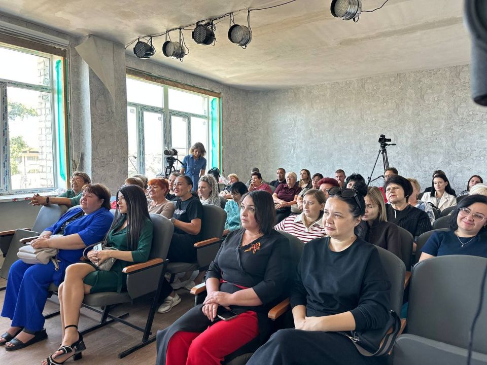 Из Карелии в Иловайск. Сегодня, 11 сентября, городской округ Иловайск с концертной программой посетила фронтовая концертная бригада "Северный ветер" Из Карелии в Иловайск. Сегодня, 11 сентября, городской округ Иловайск с концертной программой посетила фронтовая концертная бригада "Северный ветер"