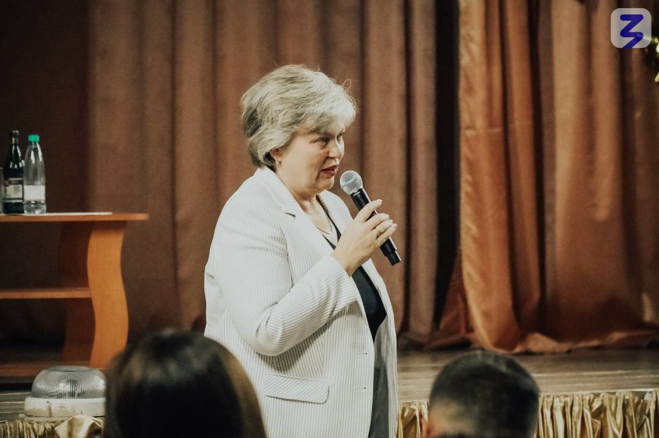 Как уберечь детей от современных угроз? Министр молодежной политики ДНР провел лекцию для родителей Как уберечь детей от современных угроз? Министр молодежной политики ДНР провел лекцию для родителей