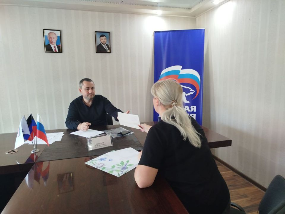 Состоялся прием граждан. Сегодня, 11 сентября, депутат фракции "Единая Россия" Торезского городского совета Шинкарев Игорь Викторович провел прием граждан Состоялся прием граждан. Сегодня, 11 сентября, депутат фракции "Единая Россия" Торезского городского совета Шинкарев Игорь Викторович провел прием граждан