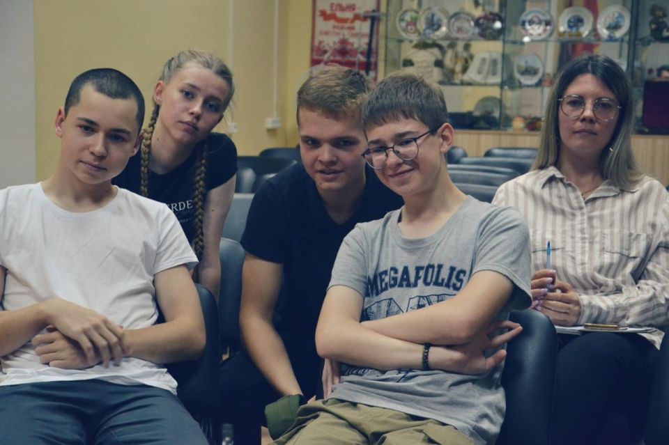 Смоляне провели телемост для молодежи Мангуша в честь Дня освобождения Донбасса от немецко-фашистских захватчиков Смоляне провели телемост для молодежи Мангуша в честь Дня освобождения Донбасса от немецко-фашистских захватчиков