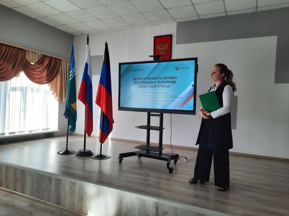С целью профилактики экстремизма и терроризма депутат Мангушского муниципального совета, член фракции Всероссийской политической партии «Единая Россия» в Мангушском муниципальном совете Чекалова Эльвина Ивановна сегодня...