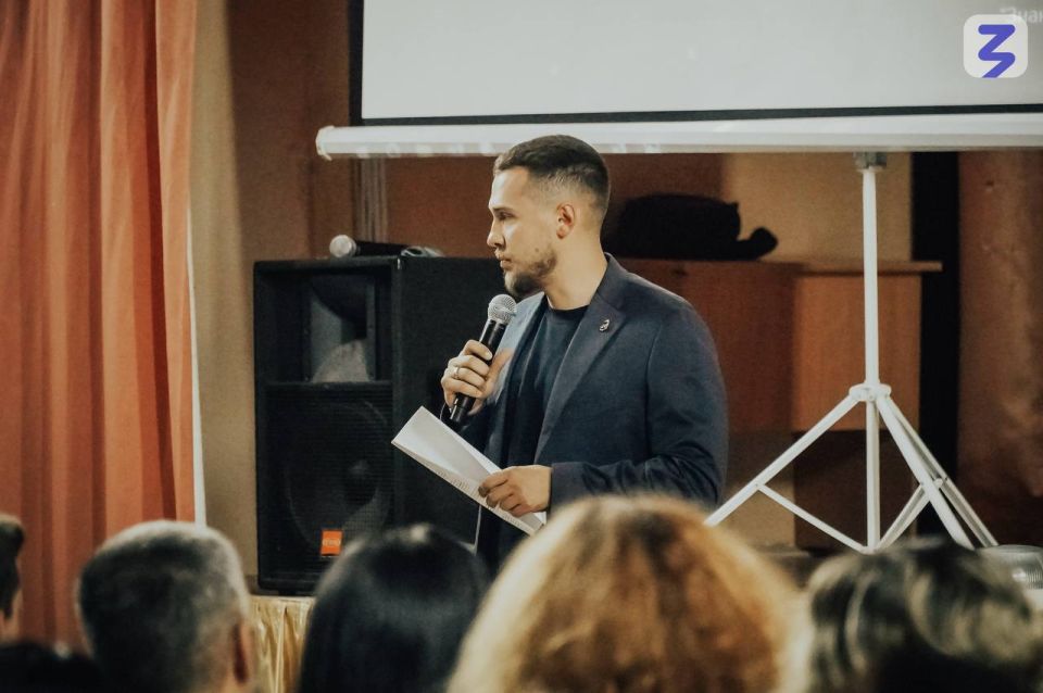 Как уберечь детей от современных угроз? Министр молодежной политики ДНР провел лекцию для родителей Как уберечь детей от современных угроз? Министр молодежной политики ДНР провел лекцию для родителей