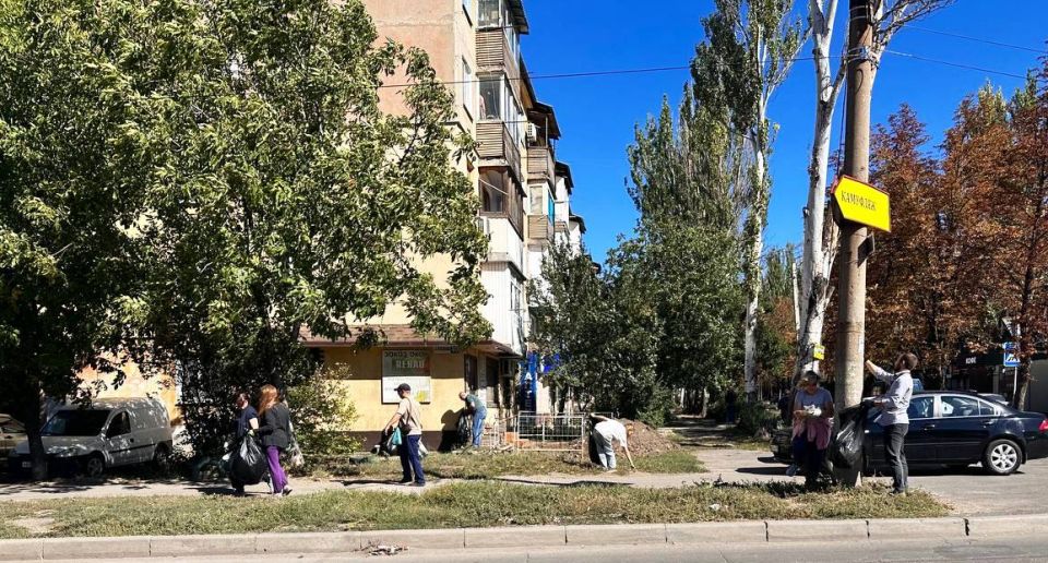 В Пролетарском районе прошла экологическая акция «Чистый четверг» в рамках проекта «Городская среда» Всероссийской политической партии «Единая Россия» В Пролетарском районе прошла экологическая акция «Чистый четверг» в рамках проекта «Городская среда» Всероссийской политической партии «Единая Россия»
