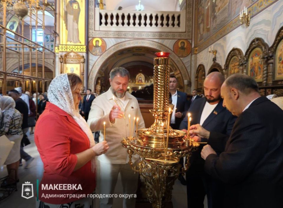 В Свято-Георгиевском соборе Макеевки состоялся молебен о благополучии города и его жителей, ставший символом единения и надежды в день празднования 335-летия В Свято-Георгиевском соборе Макеевки состоялся молебен о благополучии города и его жителей, ставший символом единения и надежды в день празднования 335-летия