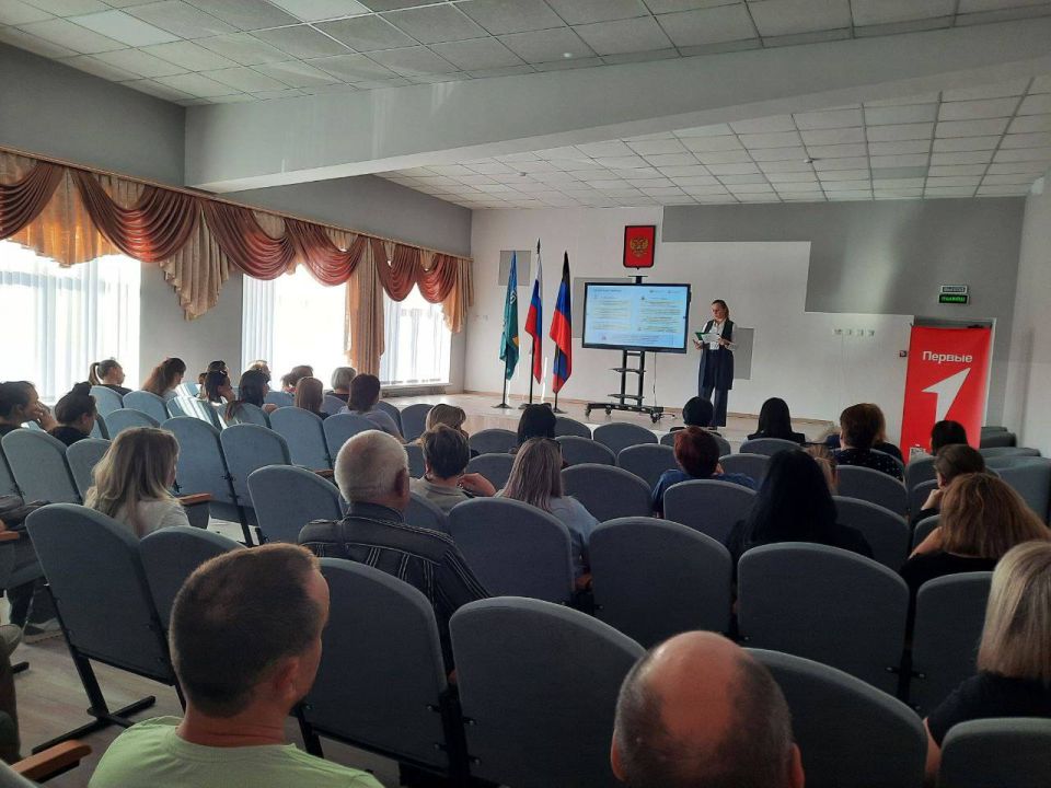 С целью профилактики экстремизма и терроризма депутат Мангушского муниципального совета, член фракции Всероссийской политической партии «Единая Россия» в Мангушском муниципальном совете Чекалова Эльвина Ивановна сегодня... С целью профилактики экстремизма и терроризма депутат Мангушского муниципального совета, член фракции Всероссийской политической партии «Единая Россия» в Мангушском муниципальном совете Чекалова Эльвина Ивановна сегодня...