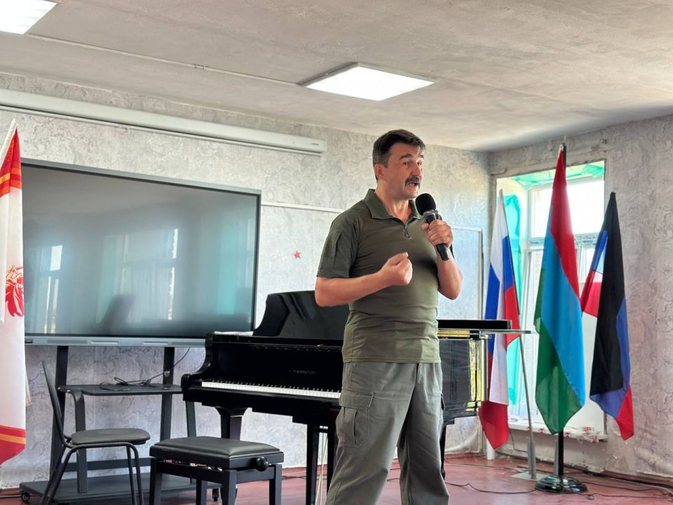 Из Карелии в Иловайск. Сегодня, 11 сентября, городской округ Иловайск с концертной программой посетила фронтовая концертная бригада "Северный ветер" Из Карелии в Иловайск. Сегодня, 11 сентября, городской округ Иловайск с концертной программой посетила фронтовая концертная бригада "Северный ветер"