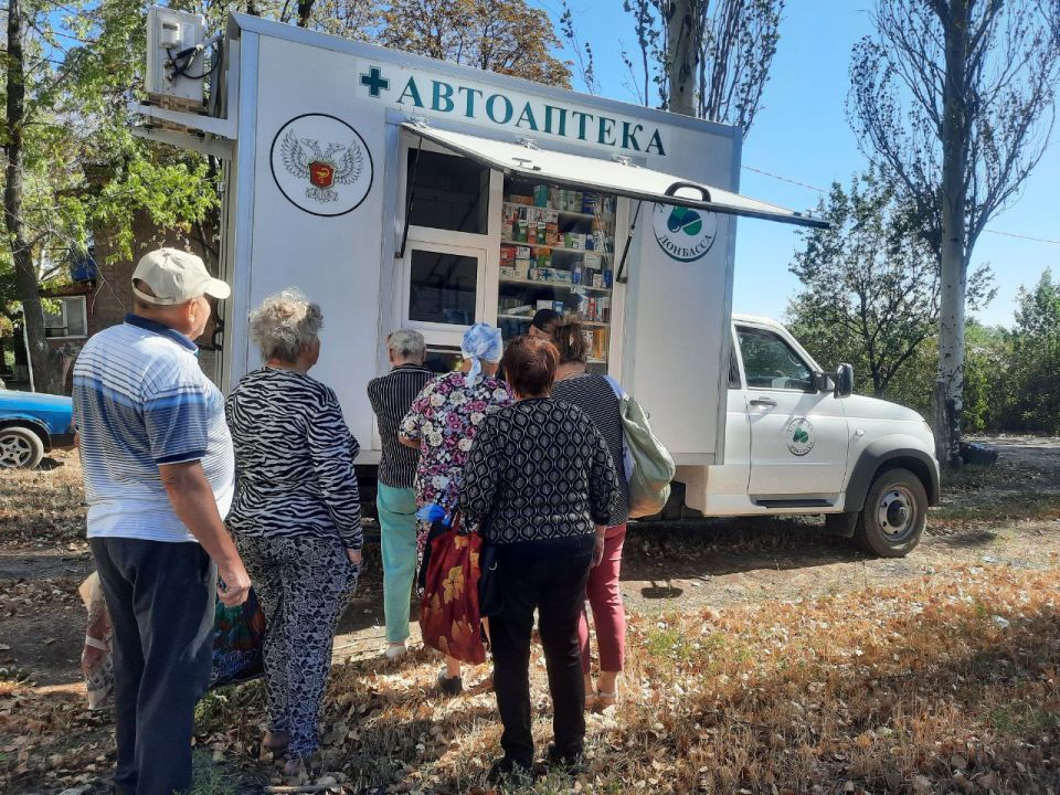 По установленному графику в посёлок Новолуганское вновь приехала выездная аптека! По установленному графику в посёлок Новолуганское вновь приехала выездная аптека!