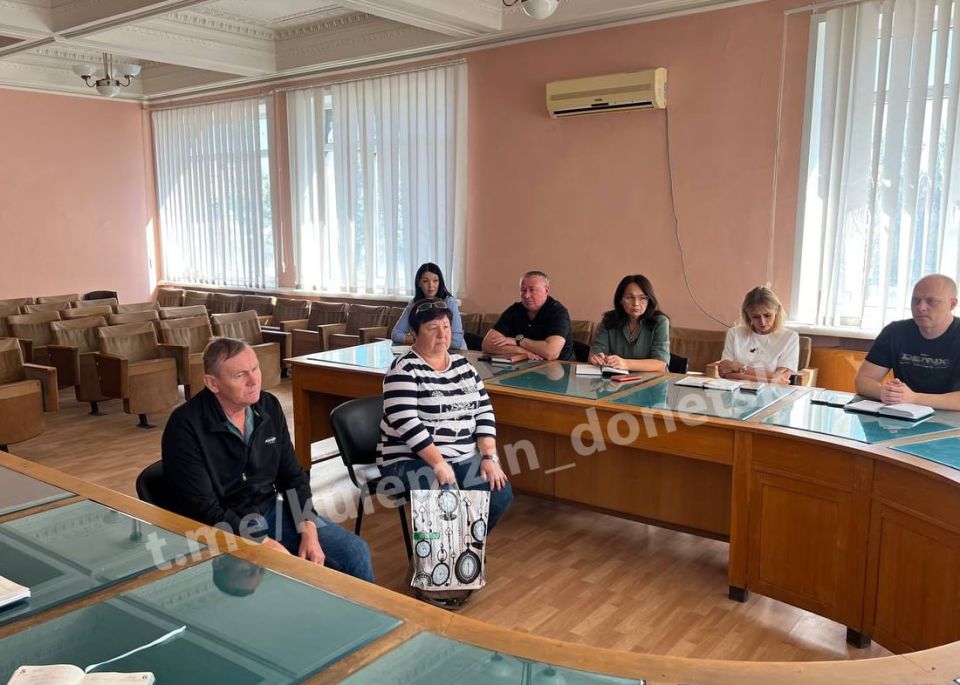 Сегодня заместитель главы администрации г.о. Донецк провёл приём граждан в местной общественной приёмной партии «Единая Россия» Сегодня заместитель главы администрации г.о. Донецк провёл приём граждан в местной общественной приёмной партии «Единая Россия»
