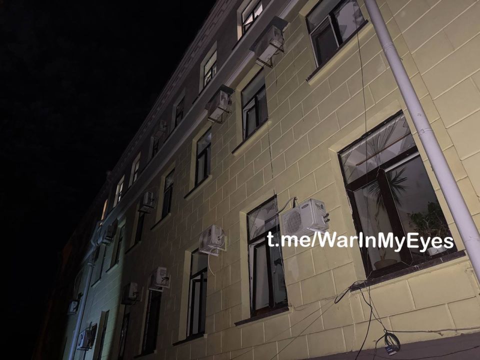 Последствия ночных ударов по Донецку: пострадал Республиканский травмцентр Последствия ночных ударов по Донецку: пострадал Республиканский травмцентр