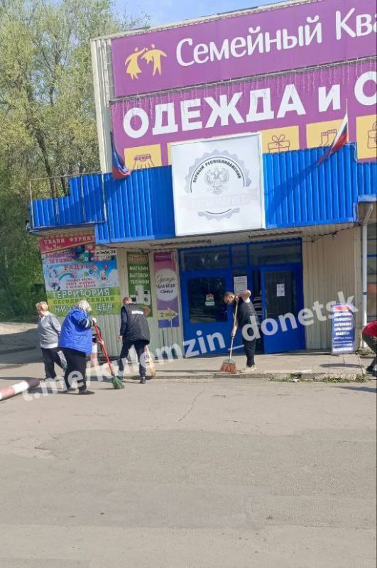 Алексей Кулемзин: В рамках акции «Чистый четверг» работники сферы торговли, общественного питания и бытового обслуживания населения были выполнены работы по благоустройству прилегающих территорий Алексей Кулемзин: В рамках акции «Чистый четверг» работники сферы торговли, общественного питания и бытового обслуживания населения были выполнены работы по благоустройству прилегающих территорий