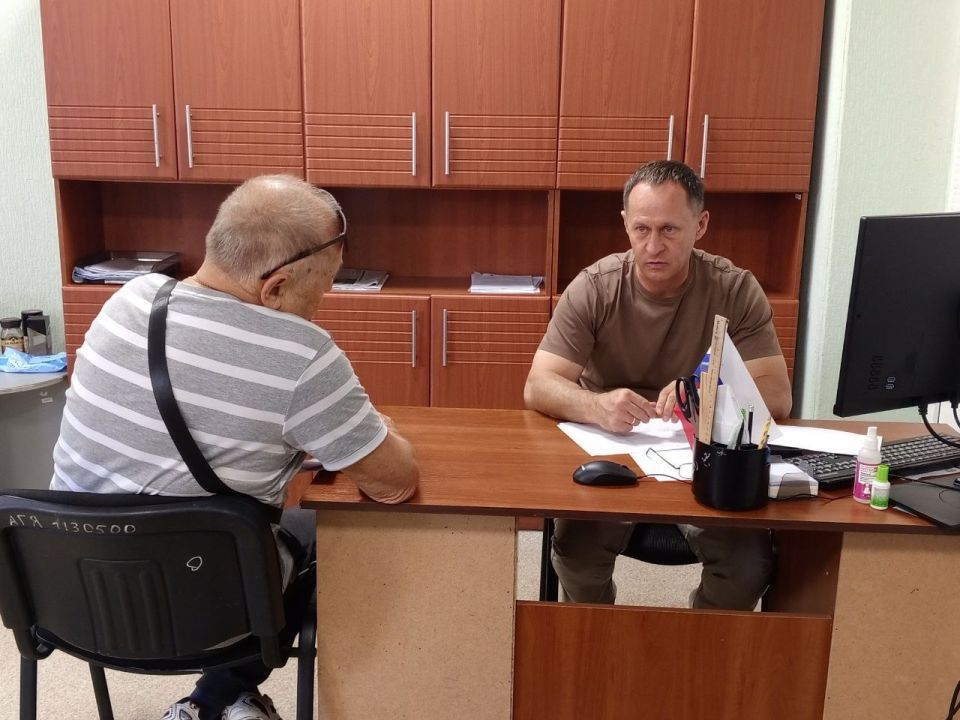 Александр Пеняев: 11 сентября провел личный прием граждан в Ясиноватой Александр Пеняев: 11 сентября провел личный прием граждан в Ясиноватой