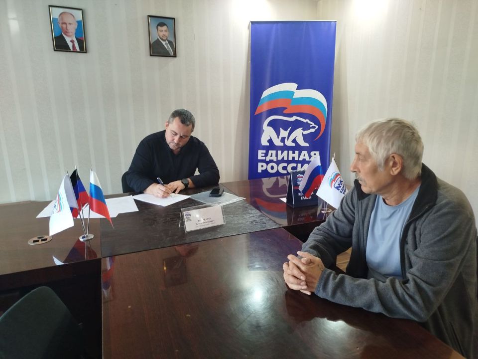 Состоялся прием граждан. Сегодня, 11 сентября, депутат фракции "Единая Россия" Торезского городского совета Шинкарев Игорь Викторович провел прием граждан Состоялся прием граждан. Сегодня, 11 сентября, депутат фракции "Единая Россия" Торезского городского совета Шинкарев Игорь Викторович провел прием граждан