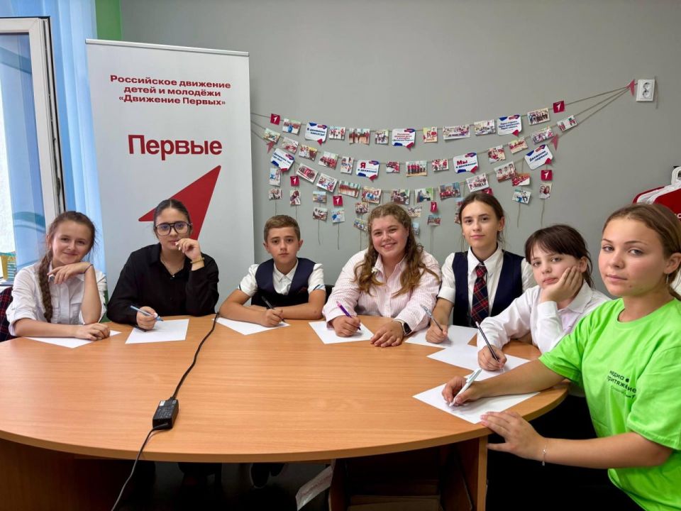 Смоляне провели телемост для молодежи Мангуша в честь Дня освобождения Донбасса от немецко-фашистских захватчиков