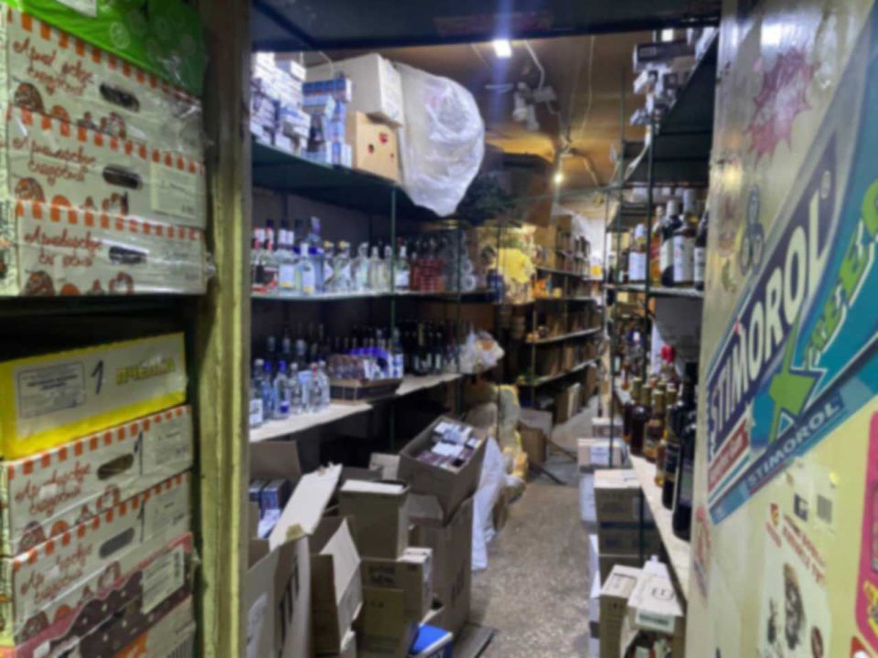 В Донецке "накрыли" точку нелегальной продажи алкоголя В Донецке "накрыли" точку нелегальной продажи алкоголя