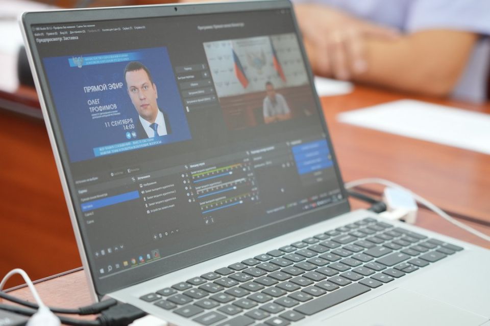 Олег Трофимов: Провел прямой эфир по вопросам образования Олег Трофимов: Провел прямой эфир по вопросам образования