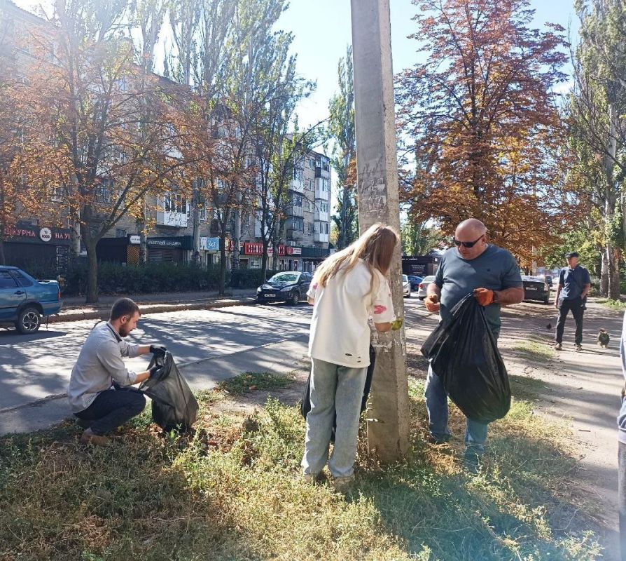 В Пролетарском районе прошла экологическая акция «Чистый четверг» в рамках проекта «Городская среда» Всероссийской политической партии «Единая Россия» В Пролетарском районе прошла экологическая акция «Чистый четверг» в рамках проекта «Городская среда» Всероссийской политической партии «Единая Россия»