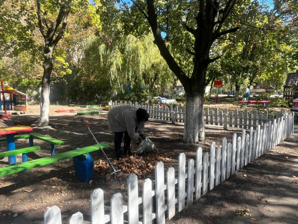 Сегодня, 11 сентября 2025 года, по поручению Главы Республики Дениса Пушилина, в рамках проекта «Городская среда», реализуемого Единой Россией , работники предприятий Кировского района приняли участие в традиционной... Сегодня, 11 сентября 2025 года, по поручению Главы Республики Дениса Пушилина, в рамках проекта «Городская среда», реализуемого Единой Россией , работники предприятий Кировского района приняли участие в традиционной...