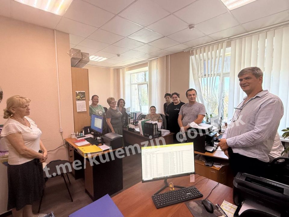 По поручению Главы ДНР Дениса Пушилина заместитель главы администрации – директор Департамента финансов администрации г. о. Донецк провел встречу с трудовым коллективом муниципального казенного учреждения «Централизованная... По поручению Главы ДНР Дениса Пушилина заместитель главы администрации – директор Департамента финансов администрации г. о. Донецк провел встречу с трудовым коллективом муниципального казенного учреждения «Централизованная...