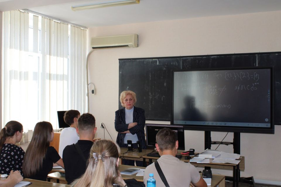 11 сентября ректор Донецкого государственного университета, член Политсовета регионального отделения партии «Единая Россия» Светлана Беспалова при участии Штаба по улучшению социального самочувствия в Донецкой Народной... 11 сентября ректор Донецкого государственного университета, член Политсовета регионального отделения партии «Единая Россия» Светлана Беспалова при участии Штаба по улучшению социального самочувствия в Донецкой Народной...