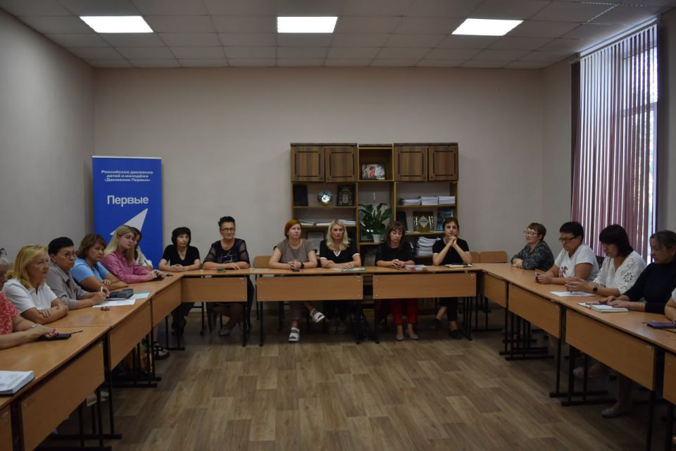 Сергей Назаров встретился с коллективом школы №3 города Кировское Сергей Назаров встретился с коллективом школы №3 города Кировское