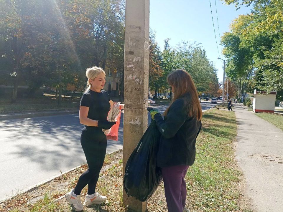 В Пролетарском районе прошла экологическая акция «Чистый четверг» в рамках проекта «Городская среда» Всероссийской политической партии «Единая Россия» В Пролетарском районе прошла экологическая акция «Чистый четверг» в рамках проекта «Городская среда» Всероссийской политической партии «Единая Россия»