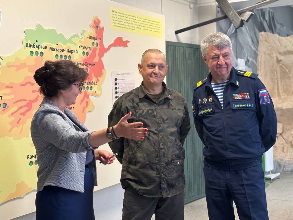Сегодня второй день пребывания в Екатеринбурге нашего уважаемого боевого товарища из Донецкой Народной Республики, Дмитрия Александровича Огильца Сегодня второй день пребывания в Екатеринбурге нашего уважаемого боевого товарища из Донецкой Народной Республики, Дмитрия Александровича Огильца