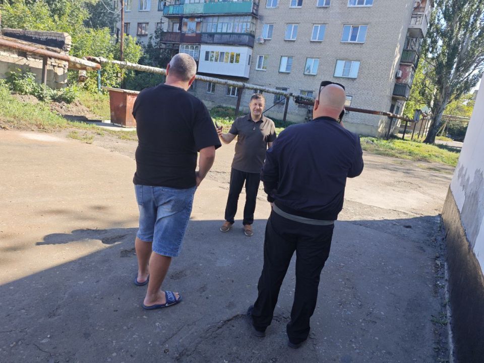Во исполнение поручения Главы Донецкой Народной Республики Дениса Владимировича Пушилина о ведении постоянного диалога с жителями республики, заместитель главы администрации городского округа Деаьцево Виталий Тур 11 сентября... Во исполнение поручения Главы Донецкой Народной Республики Дениса Владимировича Пушилина о ведении постоянного диалога с жителями республики, заместитель главы администрации городского округа Деаьцево Виталий Тур 11 сентября...