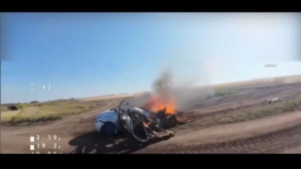 Хохол не успел, побратима захуярила молния Хохол не успел, побратима захуярила молния