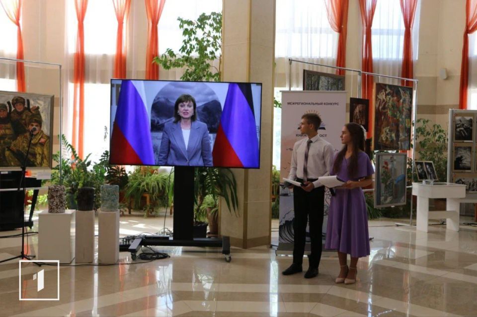 В Симферополе награждены лауреаты и победитель межрегионального конкурса «Книжный мост» В Симферополе награждены лауреаты и победитель межрегионального конкурса «Книжный мост»