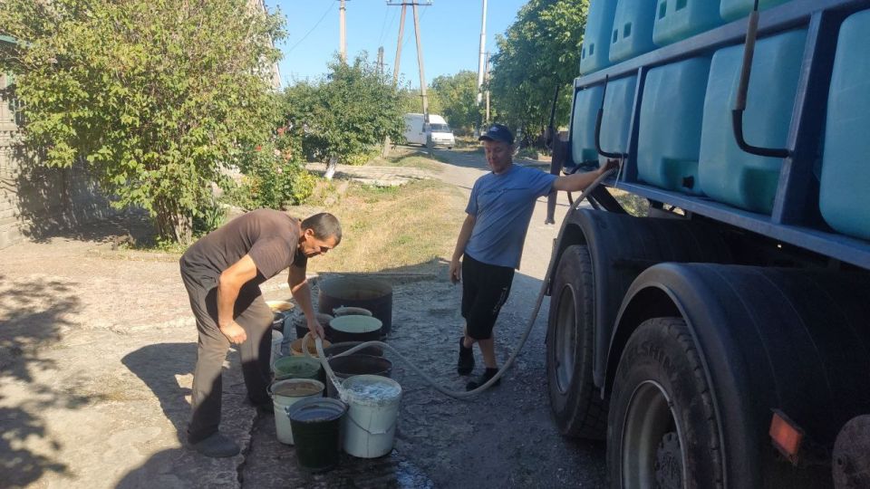 В Кировском продолжается подвоз воды В Кировском продолжается подвоз воды
