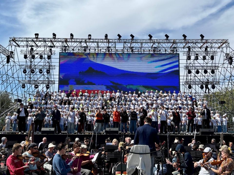 9 сентября, хор из ДШИ «Симфония Приморья" принял участие в фестивальном концерте конкурса «Поют дети России», выступая на сцене «Газпром Добыча Астрахань"! 9 сентября, хор из ДШИ «Симфония Приморья" принял участие в фестивальном концерте конкурса «Поют дети России», выступая на сцене «Газпром Добыча Астрахань"!