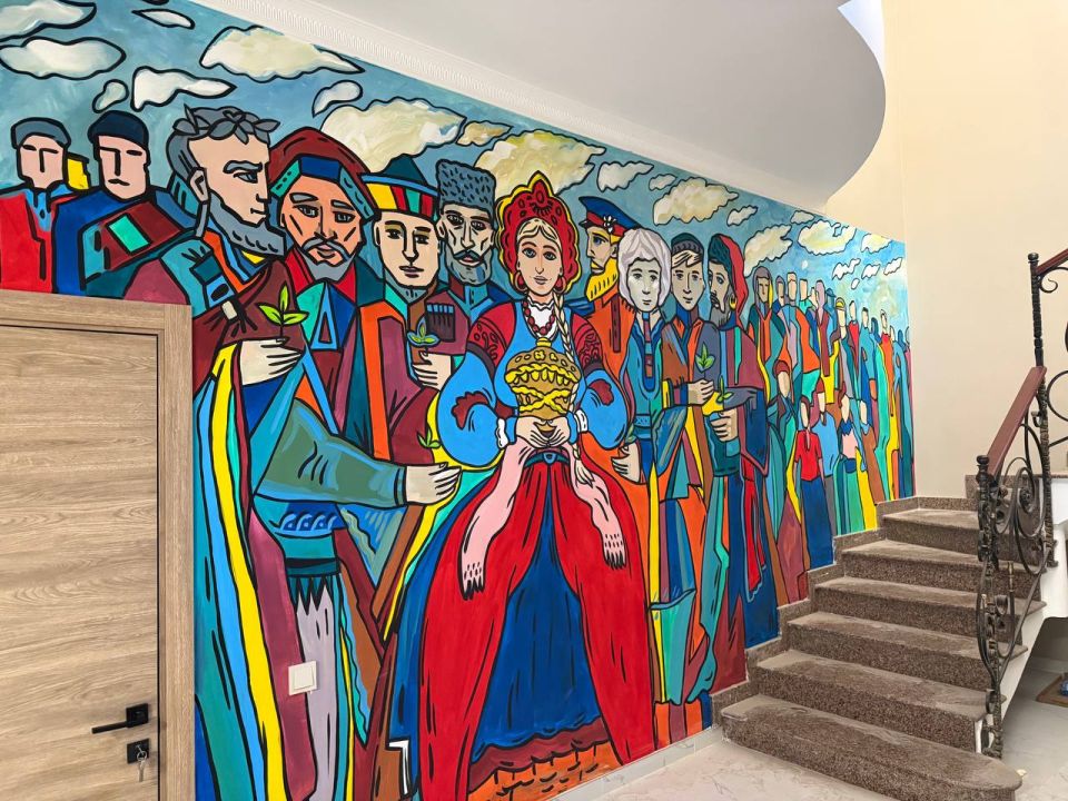 Петр Потапенко посетил филиал «Дома народов России» в ДНР Петр Потапенко посетил филиал «Дома народов России» в ДНР