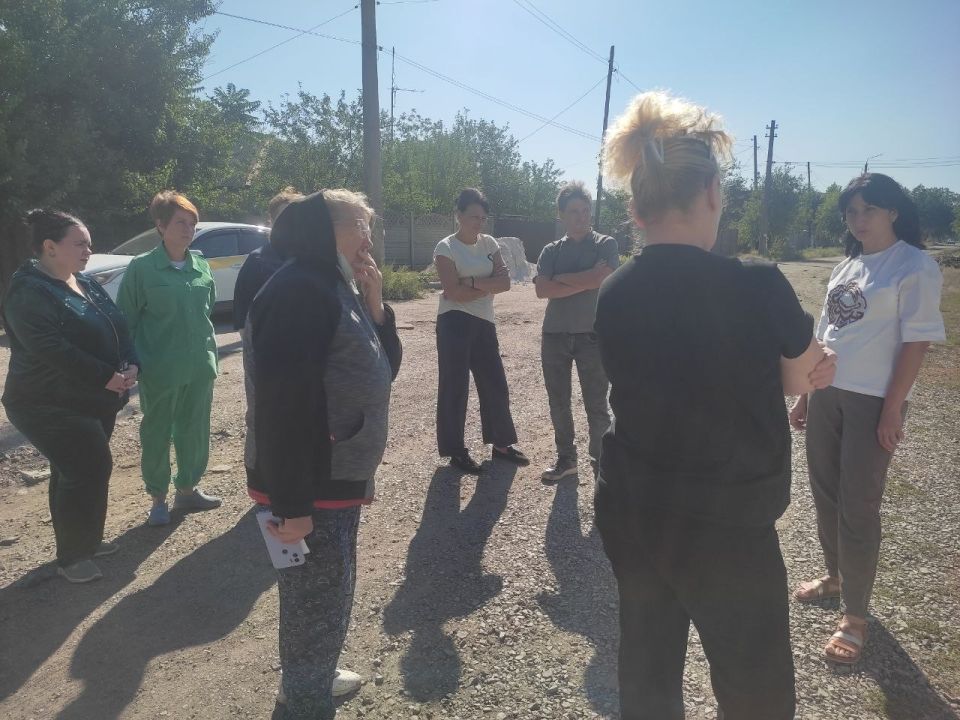 По поручению Главы ДНР Дениса Пушилина,12 сентября, заместитель руководителя Управы Кировского внутригородского района Администрации городского округа Макеевка Донецкой Народной Республики Ирина Воронина провела встречу с... По поручению Главы ДНР Дениса Пушилина,12 сентября, заместитель руководителя Управы Кировского внутригородского района Администрации городского округа Макеевка Донецкой Народной Республики Ирина Воронина провела встречу с...