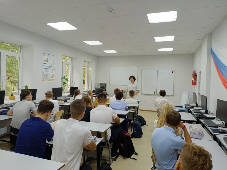 В рамках проекта "Здоровое будущее", реализуемого Всероссийской политической партией "Единая Россия", для учащихся 9 классов ГБОУ "Школа № 2 Ясиноватского муниципального округа" состоялась лекция В рамках проекта "Здоровое будущее", реализуемого Всероссийской политической партией "Единая Россия", для учащихся 9 классов ГБОУ "Школа № 2 Ясиноватского муниципального округа" состоялась лекция