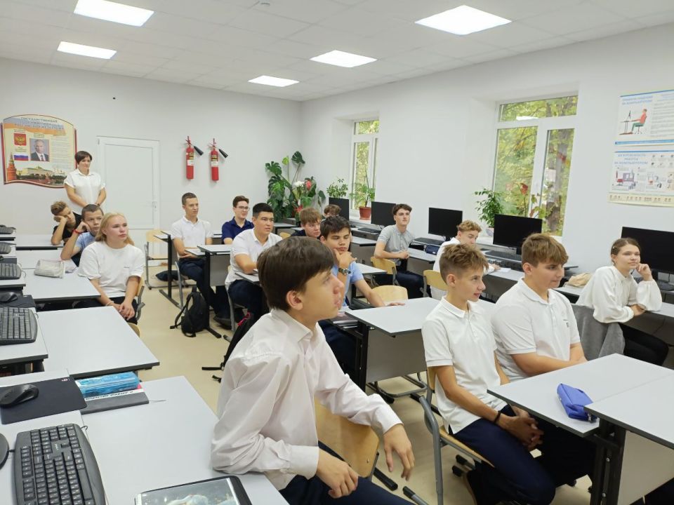 В рамках проекта "Здоровое будущее", реализуемого Всероссийской политической партией "Единая Россия", для учащихся 9 классов ГБОУ "Школа № 2 Ясиноватского муниципального округа" состоялась лекция В рамках проекта "Здоровое будущее", реализуемого Всероссийской политической партией "Единая Россия", для учащихся 9 классов ГБОУ "Школа № 2 Ясиноватского муниципального округа" состоялась лекция