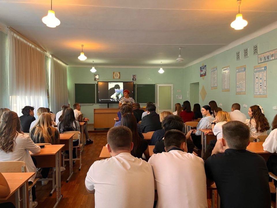 В школе Ждановки прошел урок о вреде алкоголя В школе Ждановки прошел урок о вреде алкоголя