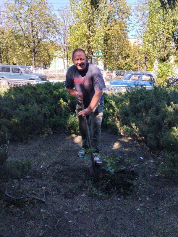 В рамках партийного проекта «Новая школа» от партии «Единая Россия» Отдел образования Администрации Мангушского муниципального округа присоединился к Всероссийскому экологическому субботнику «Зеленая Россия»! В рамках партийного проекта «Новая школа» от партии «Единая Россия» Отдел образования Администрации Мангушского муниципального округа присоединился к Всероссийскому экологическому субботнику «Зеленая Россия»!