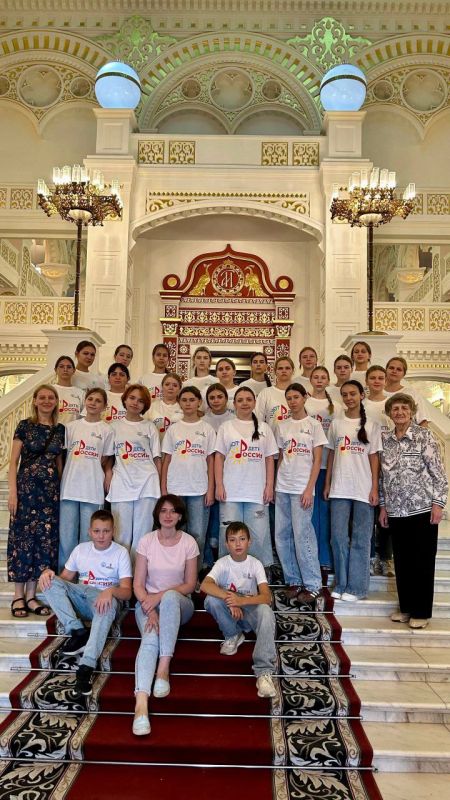 ГОЛОСА ДОНБАССА, ЗВУЧАЩИЕ НА ВСЮ РОССИЮ! Хор старших классов ДШИ "Симфония Приморья" из города Торез, под чутким руководством талантливых наставников – Мороз Людмилы Яковлевны, Клочко Жанны Валерьевны и концертмейстера... ГОЛОСА ДОНБАССА, ЗВУЧАЩИЕ НА ВСЮ РОССИЮ! Хор старших классов ДШИ "Симфония Приморья" из города Торез, под чутким руководством талантливых наставников – Мороз Людмилы Яковлевны, Клочко Жанны Валерьевны и концертмейстера...