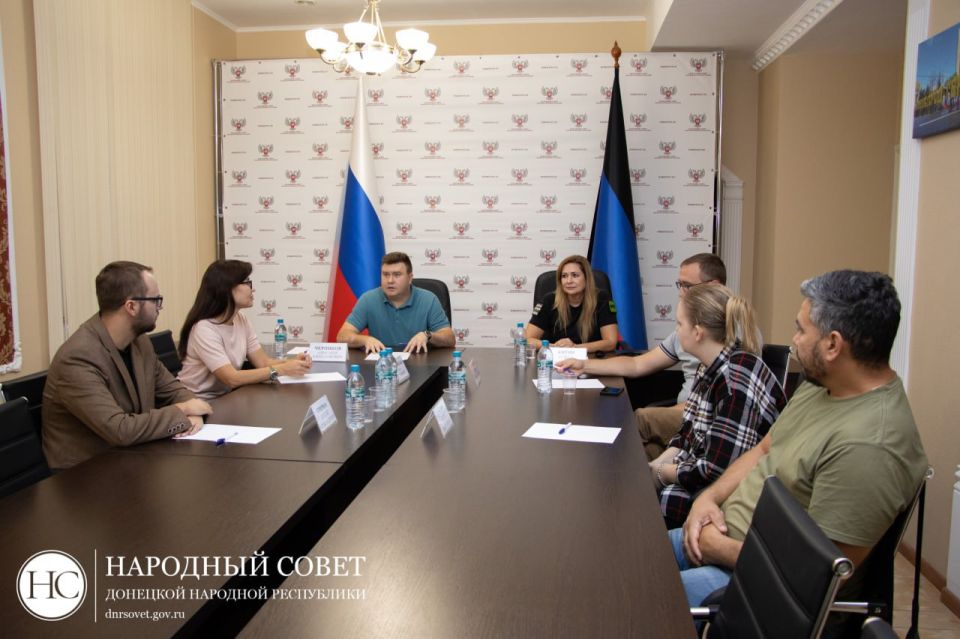 На площадке #Комитет_по_информационной_политике_и_информационным_технологиям состоялась встреча представителей республиканских СМИ и депутатов с российской журналисткой, автором документальных фильмов Ольгой Кирий На площадке #Комитет_по_информационной_политике_и_информационным_технологиям состоялась встреча представителей республиканских СМИ и депутатов с российской журналисткой, автором документальных фильмов Ольгой Кирий