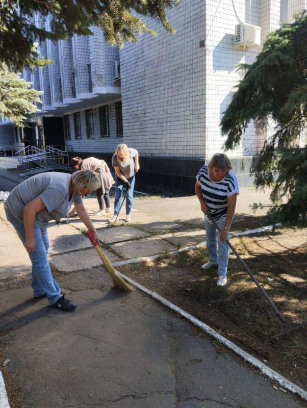 В рамках партийного проекта «Новая школа» от партии «Единая Россия» Отдел образования Администрации Мангушского муниципального округа присоединился к Всероссийскому экологическому субботнику «Зеленая Россия»! В рамках партийного проекта «Новая школа» от партии «Единая Россия» Отдел образования Администрации Мангушского муниципального округа присоединился к Всероссийскому экологическому субботнику «Зеленая Россия»!