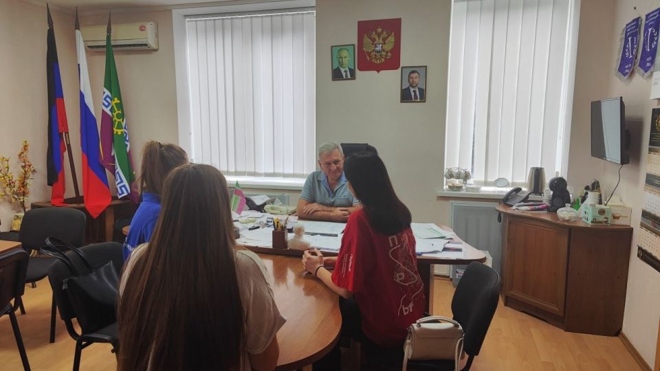 Молодёжка информирует. В современном мире крайне важно оставаться в курсе последних событий и возможностей, особенно для молодого поколения Молодёжка информирует. В современном мире крайне важно оставаться в курсе последних событий и возможностей, особенно для молодого поколения