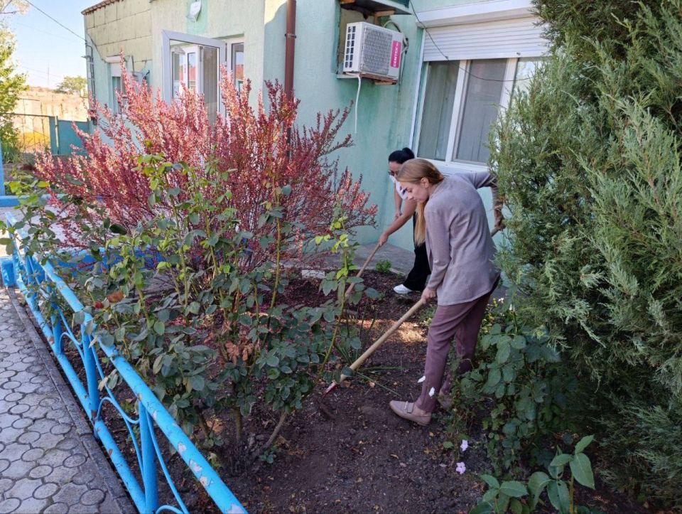 По инициативе Главы Донецкой Народной Республики Дениса Пушилина в Мангуше провели субботник По инициативе Главы Донецкой Народной Республики Дениса Пушилина в Мангуше провели субботник