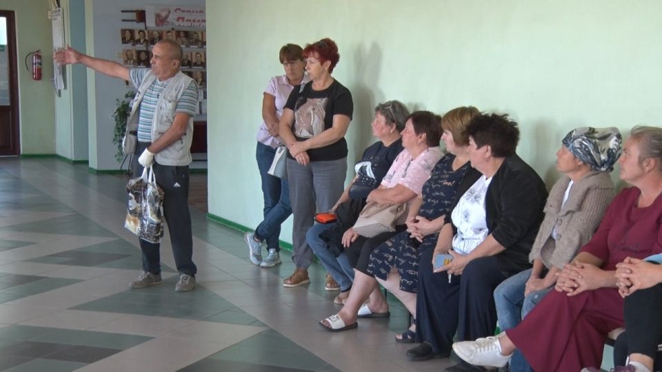 Василий Овчаров: Совместно с Председателем Новоазовского муниципального совета Анатолием Яновским, начальником Хомутовского теротдела Витой Ткач встретился с жителями села Хомутово Василий Овчаров: Совместно с Председателем Новоазовского муниципального совета Анатолием Яновским, начальником Хомутовского теротдела Витой Ткач встретился с жителями села Хомутово