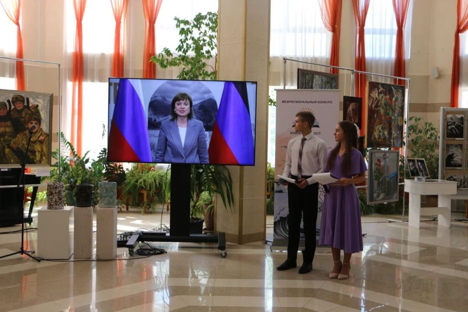 В Симферополе награждены лауреаты и победитель межрегионального конкурса «Книжный мост» В Симферополе награждены лауреаты и победитель межрегионального конкурса «Книжный мост»