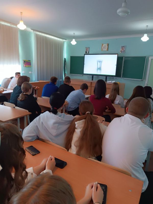 В школе Ждановки прошел урок о вреде алкоголя В школе Ждановки прошел урок о вреде алкоголя